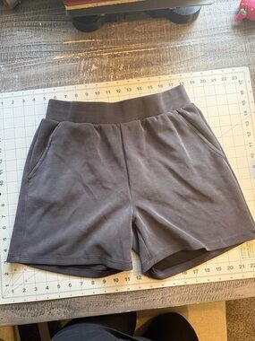 Everyday Comfort Women's Gray Athletic Knit Shorts